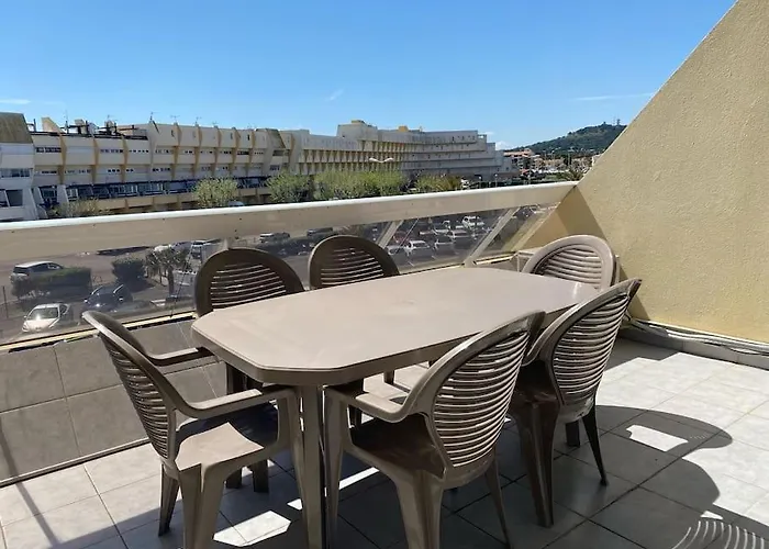 52, Héliopolis E Au Village Naturiste *